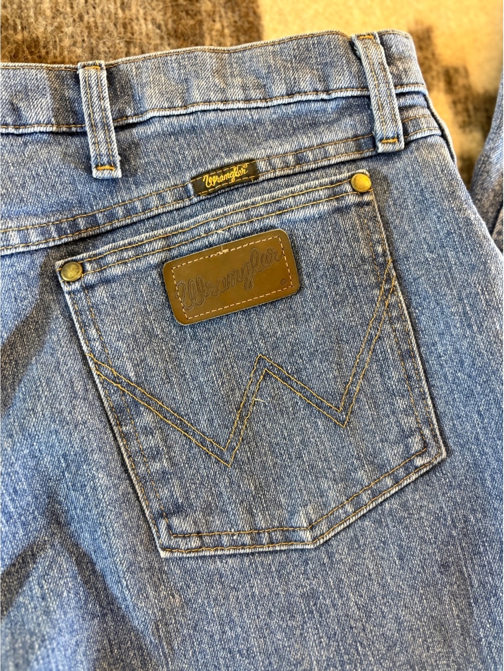 Wrangler 44x30 Advanced Comfort Blue Denim Jeans Cowboy Cut
